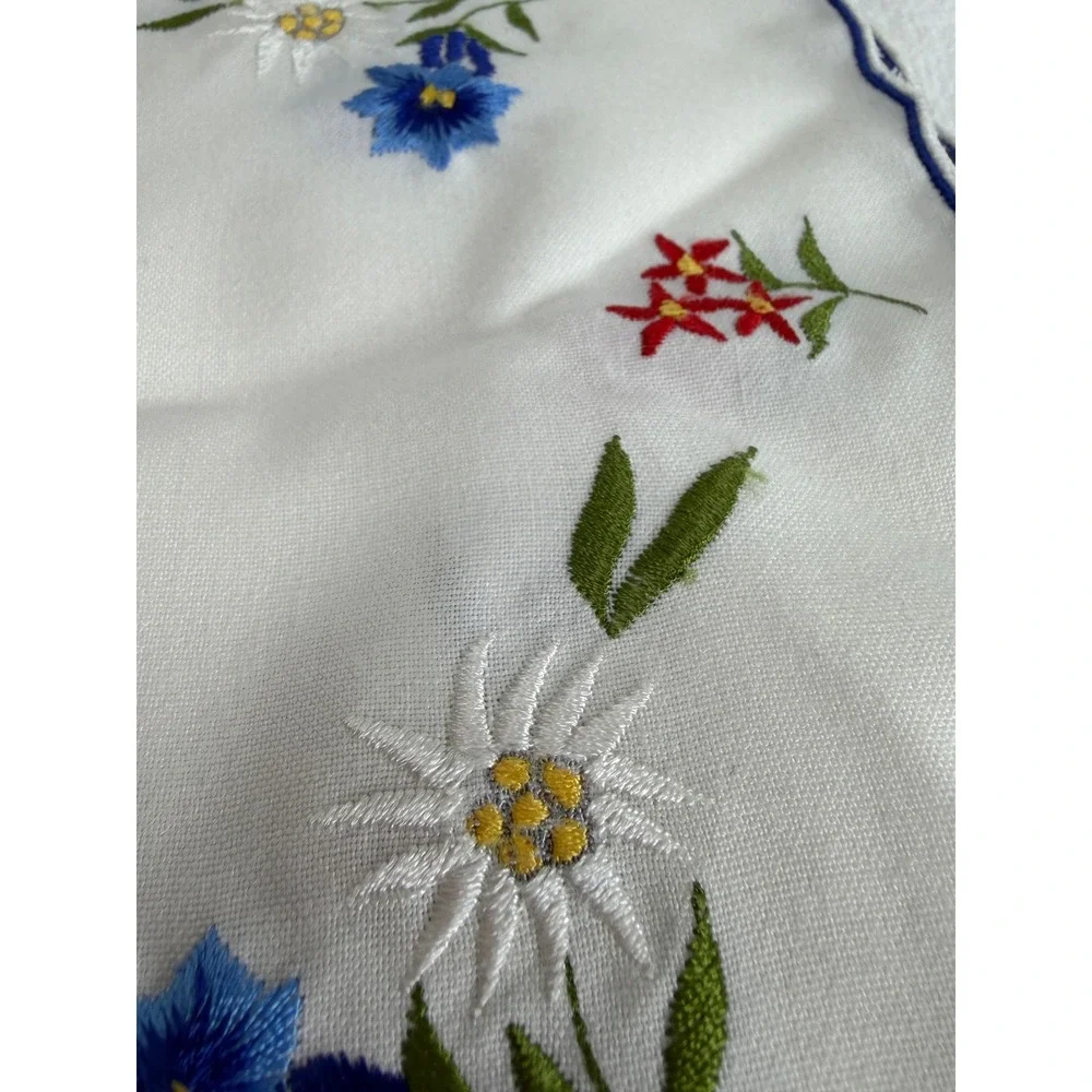 VTG White Dinner‎ Napkins Embroidered Floral Scalloped Easter Dinner Spring 10